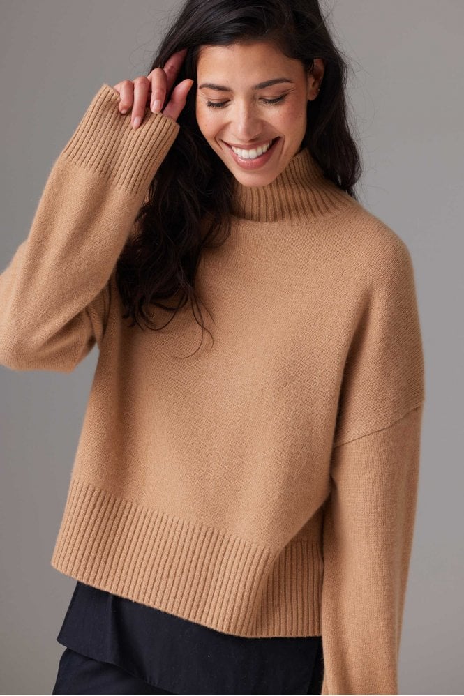 Colorush Chunky Carmen Funnel Neck in Camel