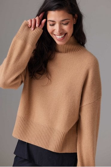 Chunky Carmen Funnel Neck in Camel