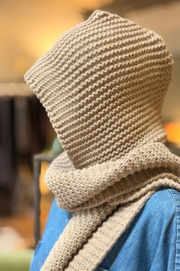 Daisy Hooded Scarf in Natural