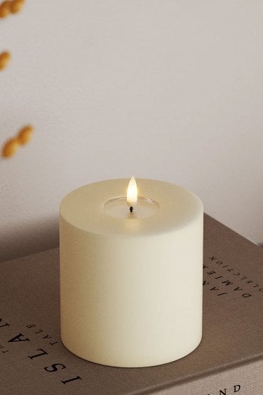 Unique LED Candle Creme 10 x 10cm