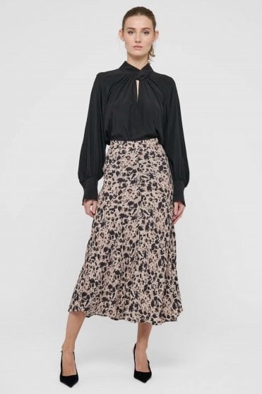 Kela Skirt cut on Bias