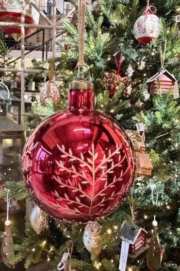 Large Red Laurel Leaf Bauble