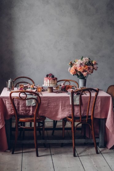 Lovely Tablecloth in Litchi 145 x 300cm