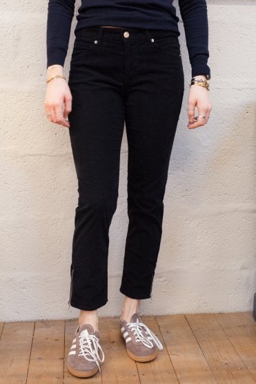 Rich Slim Chic in Black