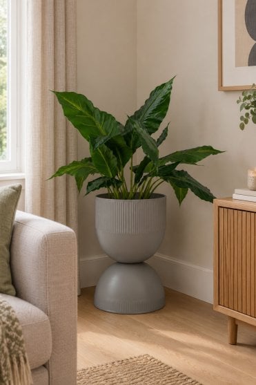 Medium Tonar Plant Pot in Soft Warm Grey