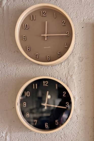 Nervadura Wall Clock in Black