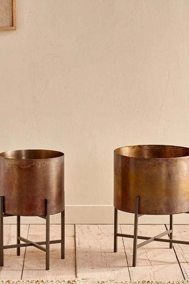 Juoni Iron Planter