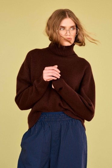 Oversize Roll Collar in Cocoa