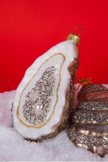 Oyster with Pearl Hanging Decoration in Bronze