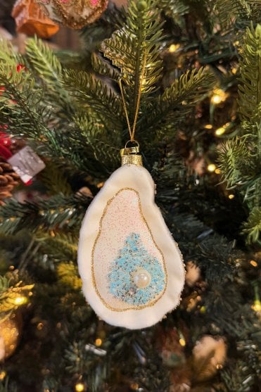 Oyster with Pearl in Blue