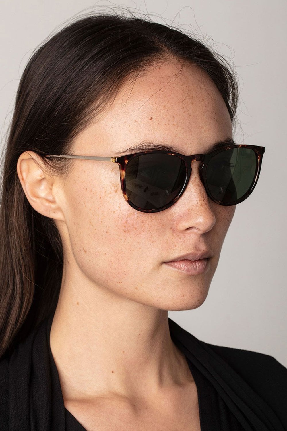 Pilgrim Tortoiseshell Vanille Sunglasses at Sue Parkinson display picture 3