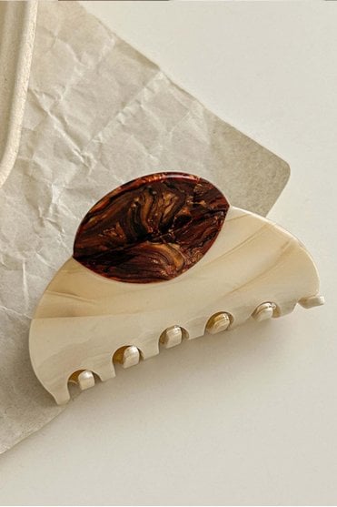 Round Claw Clip in Cream and Brown
