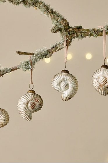 Sachin Shell Baubles Rustic Gold Set of 4