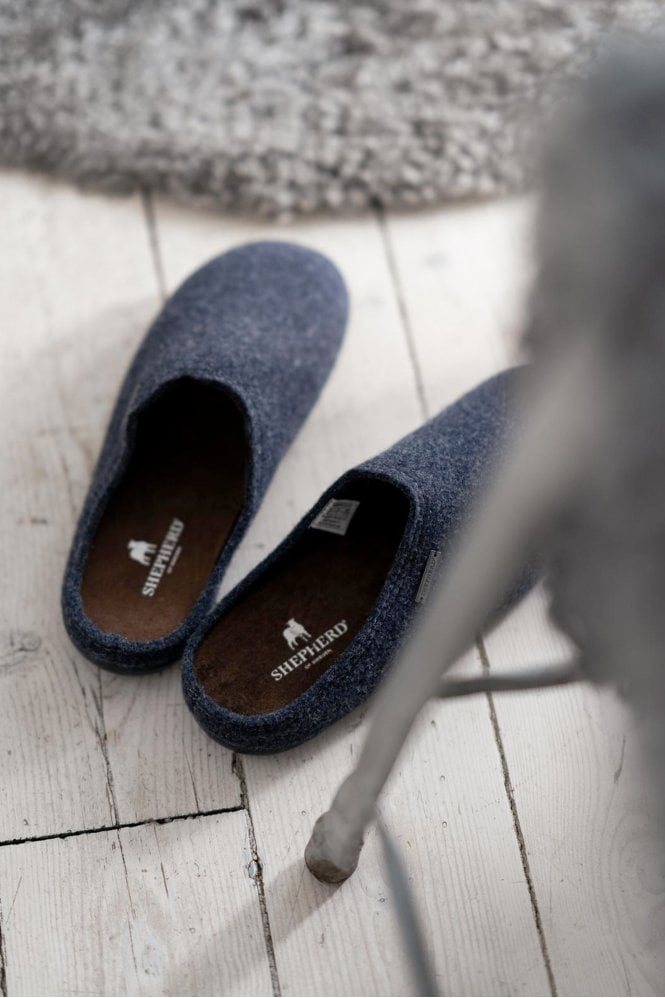 Shepherd Jon Wool Slipper in Marine