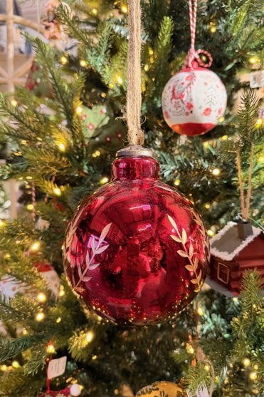 Small Red Laurel Leaf Bauble