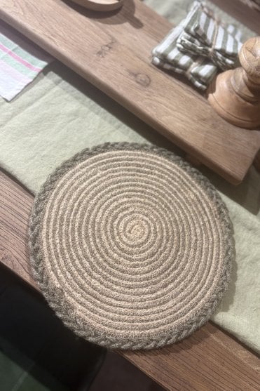 Plaited Jute Placemat in Olive
