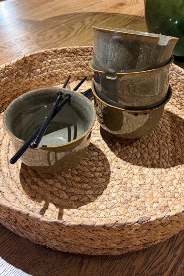 Set of 4 Dakaya Noodle Bowl with Chopsticks