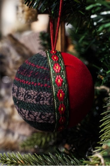 Traditional Festive Bauble