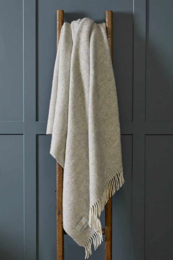 TWEEDMILL Fishbone Throw in Silver Grey