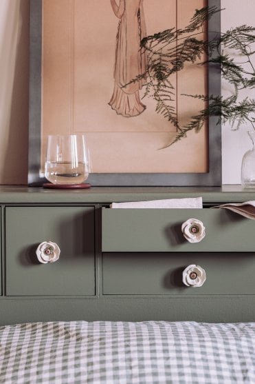 Cabinet Knob White Poppy